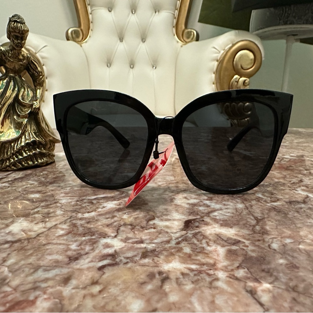 Elegant Black Sunglasses -NWT